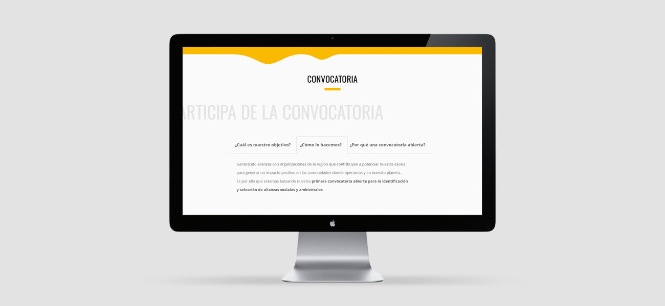 foto de iMac con página web